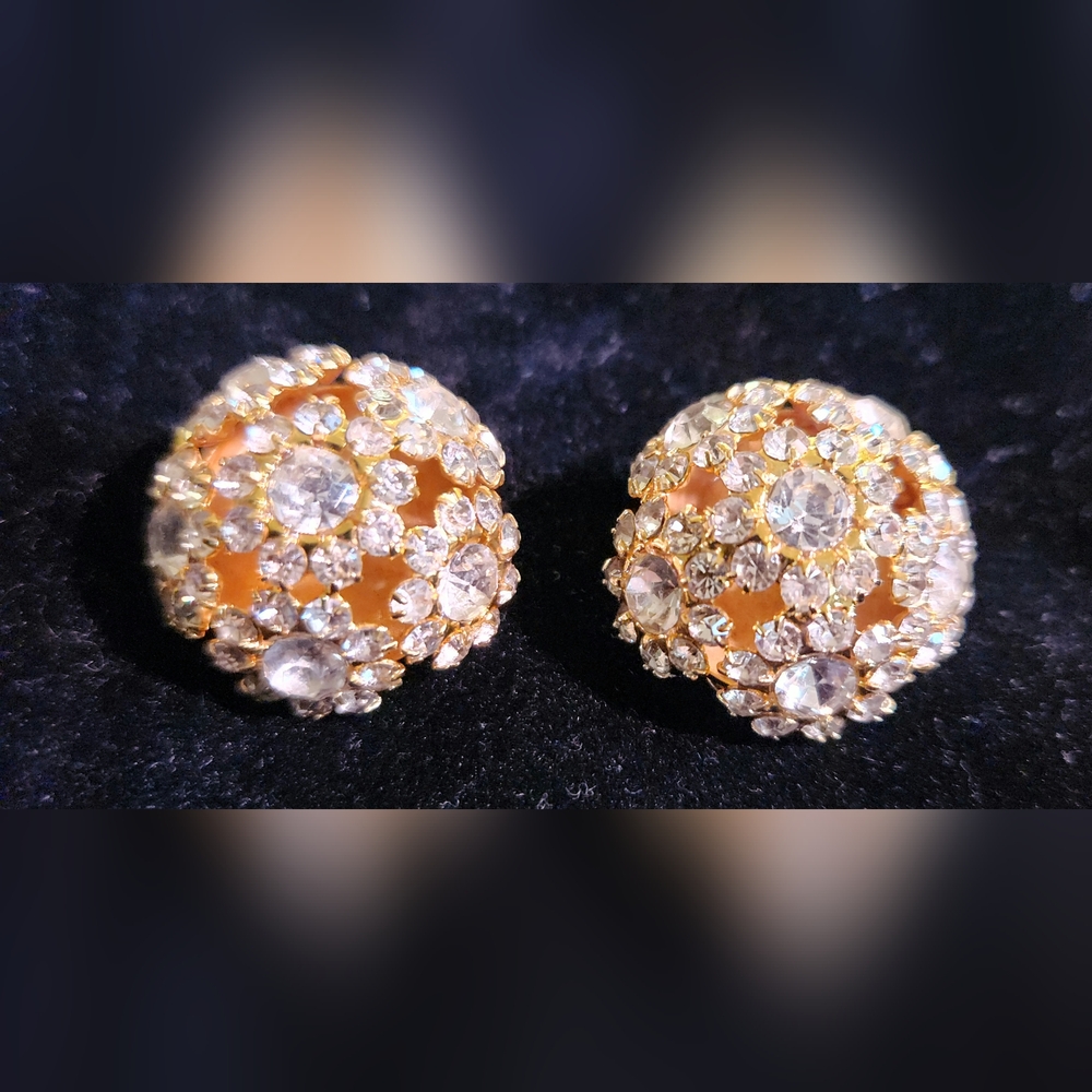 Valentino Garavani 🇨🇮 LUXE Pavé Dome Clippies (🔥Stamped Valantino🔥) - Picture 4 of 7